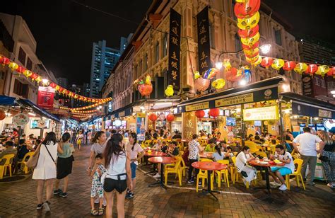 靈橋市場怎麼樣?市場裡的美食與文化交織成一幅活生生的風景畫。